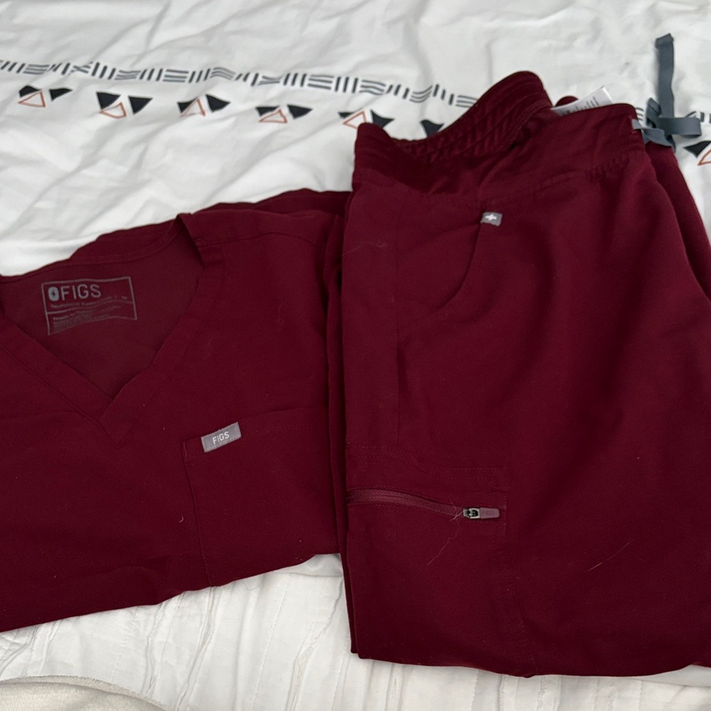 Figs Deep Burgundy V-Neck Scrub Top & Zip Pocket Pants